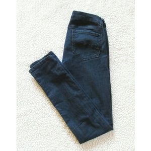 Mudd Junior's dark wash low-rise skinny jeans Sz 3